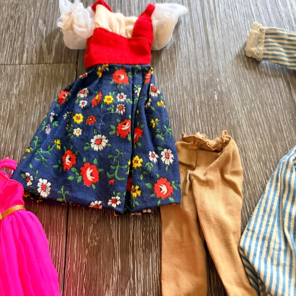 Vintage Barbie Doll Clothes Lot Retro Outfits Dresses Jumpsuits Accessories - Picture 4 of 11